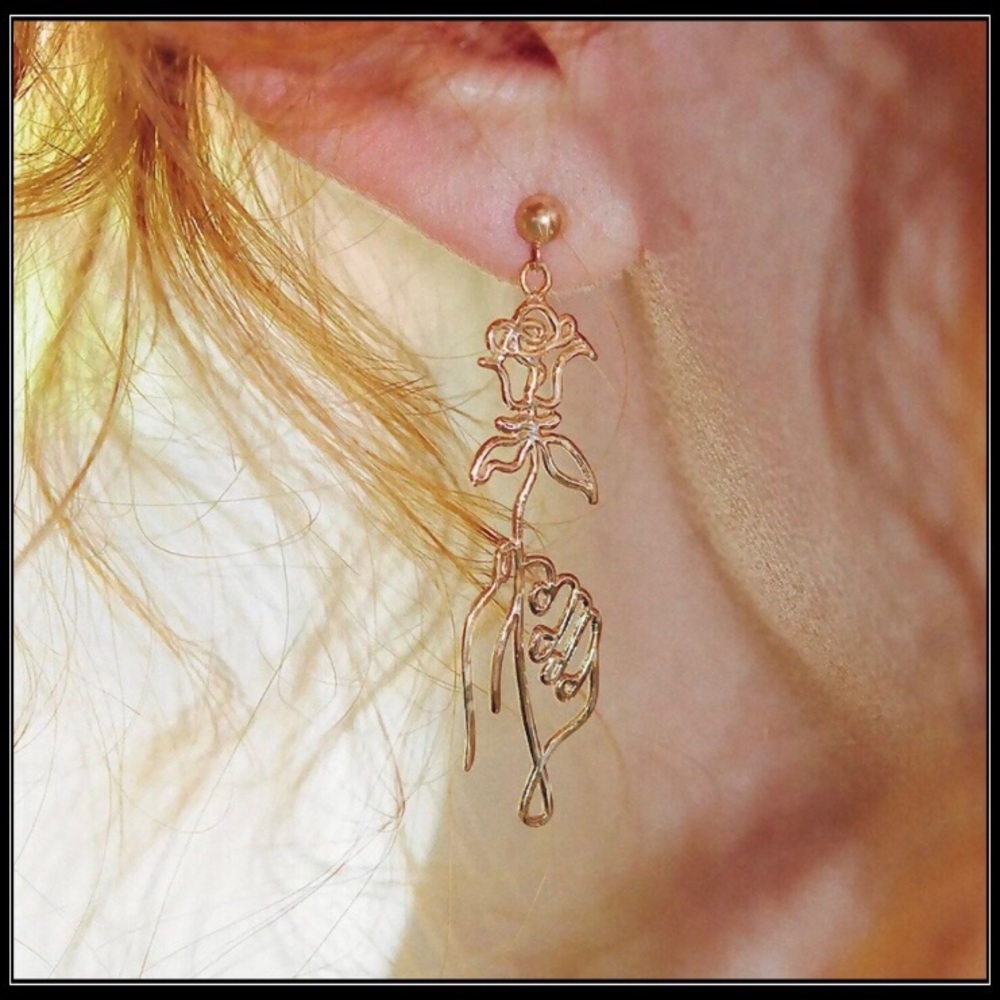 Clearance! Gold Romantic Gift Hand Holding Victorian Rose Earrings